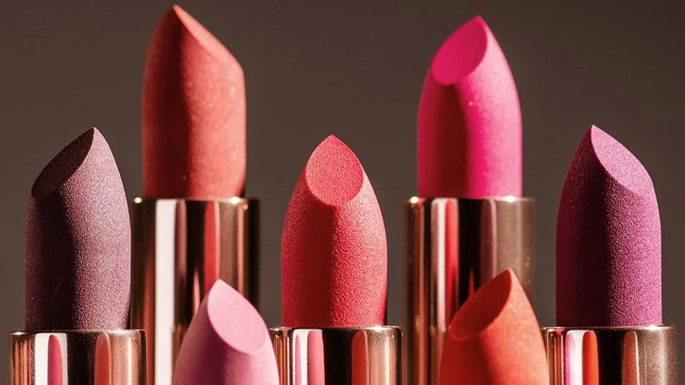 How can users maximize the longevity of Moszacos Lipstick Moisturizing?