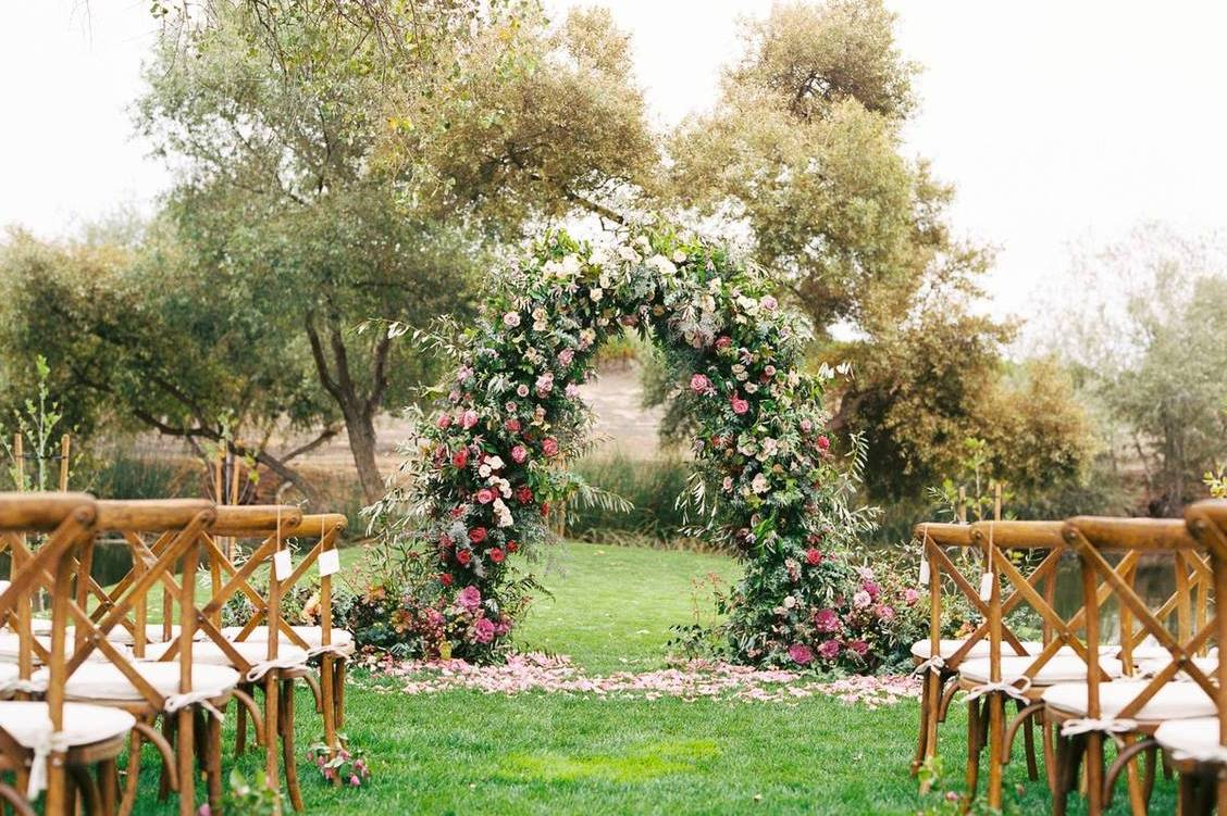 Nature's Elegance: Organizing an Eco-Friendly Outdoor Wedding